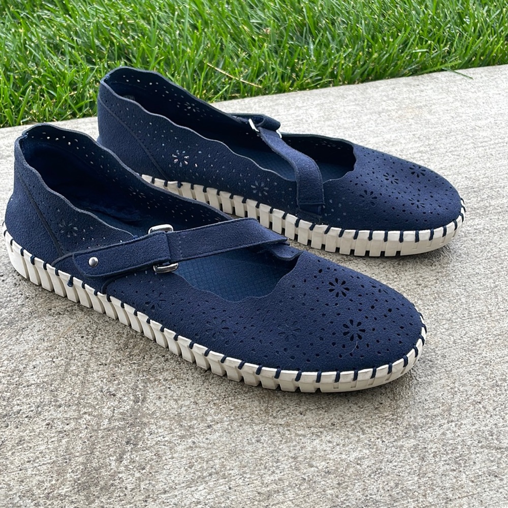 SKECHERS SEPULVEDA BLVD Memory Foam Flats Size  9